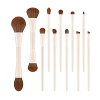 Lot de 12 pinceaux de maquillage professionnels beiges avec manche en bois, poils synthétiques doux, options de couleur et logo personnalisé, pour le visage et usage quotidien