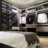 Système de dressing moderne de luxe sur mesure avec tiroirs à fermeture douce et meuble à chaussures, armoire de chambre à coucher