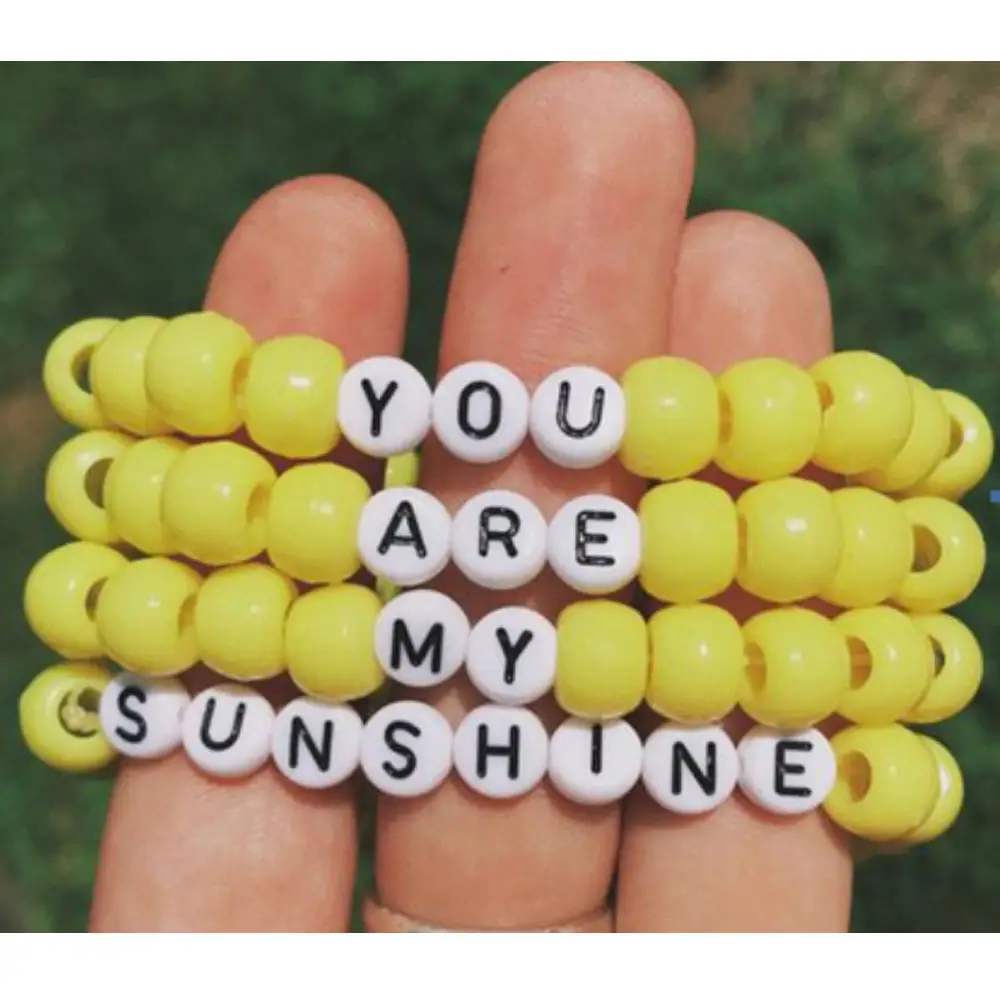 Pessoal personalizado você é meu sunshine acrílico miçangas trançadas alfabeto carta charme empilhável pulseira jóias