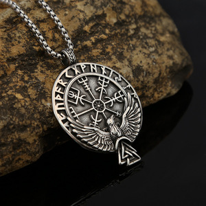 Yunnique – collier à runes vikings, pendentif en acier inoxydable avec motif d'ailes d'oiseau, bijoux cadeau pour hommes, chaîne de 60cm - Product Image 1