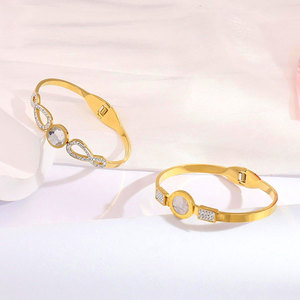 Brazalete y Pulsera de Acero Inoxidable al por Mayor con Dijes de Moda de Números Romanos y Circón, Baño de Oro, Diseño Famoso Personalizado para Mujer - Product Image 5