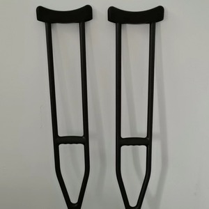 Béquilles axillaires spéciales en fibre de carbone noires légères pour la marche des personnes âgées - Product Image 1
