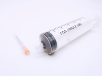 Seringue jetable de 50 ml avec aiguille 18G