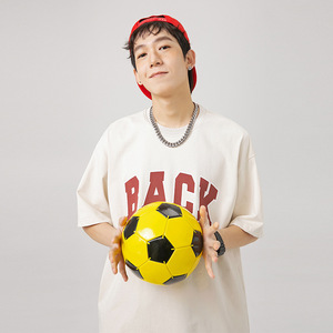 เสื้อยืดแฟชั่นผู้ชายฤดูร้อนสไตล์เรโทร ผ้าฝ้าย 100% ทรงโอเวอร์ไซส์ แขนสั้น ระบายอากาศดี สวมใส่สบาย ขายส่ง - Product Image 2