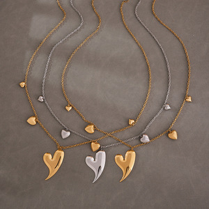 Chaîne de pull unisexe plaquée or 18 carats PVD, multi-pendentifs, motif 'Bright Face Love' de style français mystérieux, pour un look empilé et tendance sur la clavicule - Product Image 2