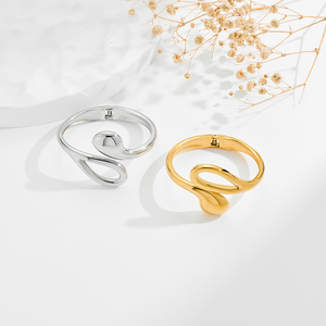 Phóng Đại 18K Vàng Mạ Đồ Trang Sức Kim Loại Nặng Kích Thước Lớn Mịn Ôm Hình Mùa Xuân <span class=keywords><strong>Bangle</strong></span> Vòng Đeo Tay Thiết Lập Cho Phụ Nữ Phụ Kiện - Product Image 3