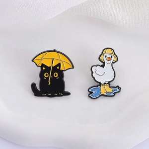 Divertente nero per con ombrello anatra con stivali da pioggia a tema pozzanghera in lega di zinco metallo per spille smaltate - Product Image 3