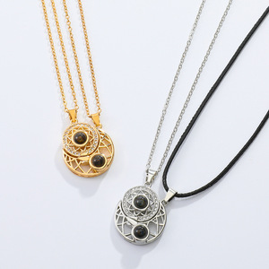 Collar personalizado <span class=keywords><strong>de</strong></span> proyección <span class=keywords><strong>de</strong></span> pareja <span class=keywords><strong>de</strong></span> día y noche para él y ella, cadena <span class=keywords><strong>de</strong></span> bloqueo <span class=keywords><strong>de</strong></span> colgante magnético <span class=keywords><strong>de</strong></span> moda INS 100 idiomas - Product Image 1