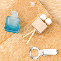 Bouteille de parfum pour voiture carrée givrée colorée vide de 8 ml, diffuseur de parfum pour voiture avec clip de ventilation