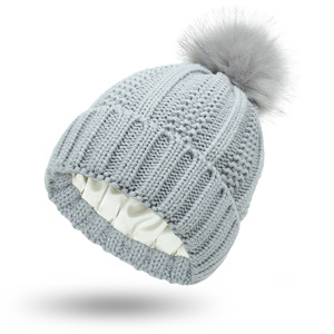 Femmes hiver gros câble Jacquard tricot Satin soie doublé épais doux pompon Ski <span class=keywords><strong>bonnet</strong></span> chapeau avec fausse fourrure Pom Pom - Product Image 4