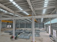 Bâtiment en acier préfabriqué, atelier en acier robuste, grande entrepôt industriel à travée libre, résistant à la corrosion, durable