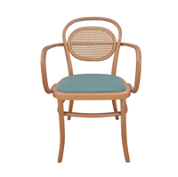 Chaises de salle à manger en bois massif empilables de style vintage moderne avec dossier en rotin pour hôtels, fêtes, banquets, événements et mariages - En vente