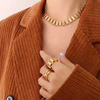 Ensembles de bijoux personnalisés en gros pour femmes : bracelets, bagues et colliers géométriques punk plaqués or 18 carats en acier inoxydable pour anniversaire