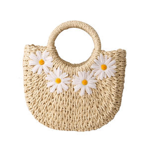 Nouveauté Sacs de plage en paille tissés à la main avec des fleurs pour le voyage des femmes - Product Image 2