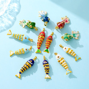 HB0223 colore dorato che conserva portafortuna Koi pesce ciondolo doppia faccia goccia di smalto ciondolo di pesce simpatico pesce marino fai da te - Product Image 2