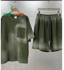 Verdant Strokes. Camisetas con estampados abstractos, diseños artísticos y no representacionales para la creatividad, ideales para galerías. - Product Image 2