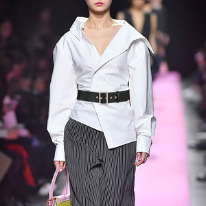 Cinturón ancho personalizado para mujeres Diseñado de fábrica con hebilla de diamantes de imitación Cinturones de plástico de material de PU negro - Product Image 3