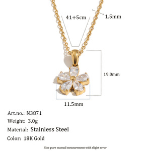B081 Collier en acier inoxydable plaqué or 18 carats, bijoux fantaisie, pendentif fleur à cinq pétales en zircon, collier élégant et luxueux - Product Image 2
