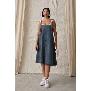 Robe trapèze en jean bleu délavé sans bretelles respirante pour femme - Product Image 4