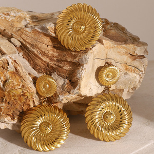 ต่างหูแบบห้อย สแตนเลสชุบทอง ดีไซน์ดอกไม้เกลียว เครื่องประดับสำหรับงานปาร์ตี้ ลวดลายเรขาคณิต เครื่องประดับแฟชั่น - Product Image 2