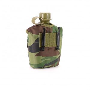 Usine d'origine G.I. Style 1 QT. Gourde en plastique avec housse camouflage Woodland en nylon pour le sport - Product Image 4
