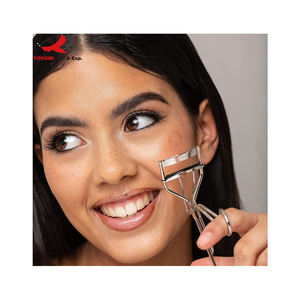 Recourbe-cils portable FENGFLY à prix réduit pour approvisionnement mixte, avec logo personnalisé et marque privée, recourbe-cils argenté - Product Image 4