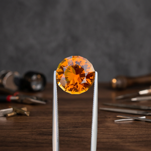 Expédition immédiate : Saphir étoilé doré phosphorescent naturel de 6,38 carats, taille de précision, créé en laboratoire, 12x7,6mm, Tanzanie, Abbott Minerals - Product Image 3