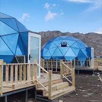 Dôme en verre de glamping géodésique pour complexe hôtelier avec vue panoramique à 360 degrés au bord de la mer