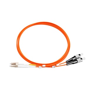 Câble de raccordement en <span class=keywords><strong>fibre</strong></span> <span class=keywords><strong>optique</strong></span> duplex OM2 50/125µm de <span class=keywords><strong>5m</strong></span>, orange, LC UPC vers FC UPC, pour la télécommunication - Product Image 1