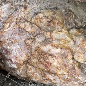 หินควอตซ์ไฟแดงธรรมชาติขนาดใหญ่ ขายส่งราคาพิเศษ หินดิบไม่ขัดเงา - Product Image 3