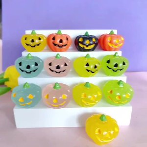 CHENXI Venta al por mayor de adornos de resina de calabaza 3D luminosos para Halloween, manualidades DIY, colgante para llavero, decoración - Product Image 4