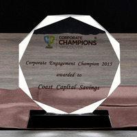 MH-NJ00493 Gros Entrepreneur Cadeaux De Promotion personnalisé gravure Octogone forme Cristal Trophée