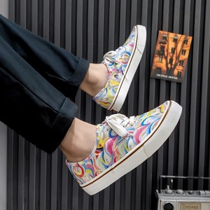 Zapatos de lona de verano para hombre, estilo nuevo, con grafiti arcoíris, zapatos casuales para parejas, zapatos de hombre modernos de caña baja para caminar. - Product Image 4