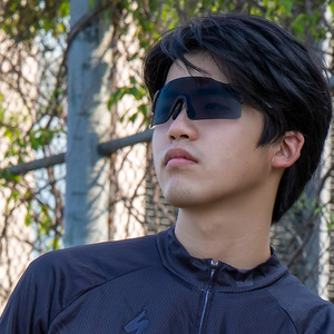Gafas Deportivas de Ciclismo Kapvoe con Lentes Fotocromáticas, Montura sin Marco, Resistentes al Viento, Multifuncionales para Ciclismo al Aire Libre - Product Image 2