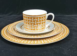 Assiettes en céramique, tasses à café et soucoupes – Ensemble de vaisselle de luxe occidental pour salle à manger – Porcelaine exquise – Promotionnel – 4 pièces - Product Image 3