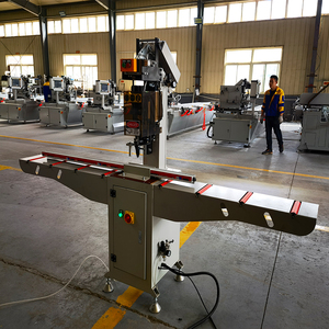Machine à visser pour renforcement en acier des cadres de fenêtre en plastique, fixation rapide en une étape par pédale - Product Image 6