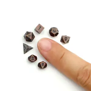 7 buah Set dadu Mini Set dadu logam kecil kecil dengan casing dadu antik polihedral portabel untuk bermain peran papan meja hadiah permainan