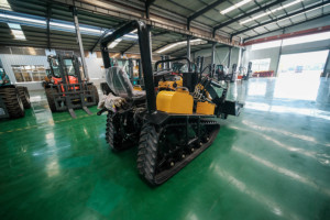 Tracteur à chenilles <span class=keywords><strong>agricole</strong></span> miniature pour usage <span class=keywords><strong>agricole</strong></span>, tracteurs à chenilles agricoles de type 50 ch, équipement de machinerie <span class=keywords><strong>agricole</strong></span> d'<span class=keywords><strong>occasion</strong></span>, 2 roues motrices, 1300 - Product Image 5