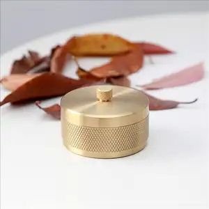 Luxury Knurling Premium Brass Ashtray With Lid Exquisite Knurled Metal Cigar Ashtray Brass Container Custom Hardware