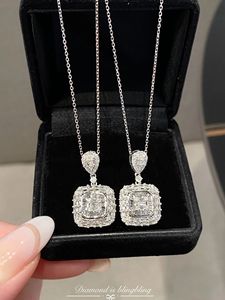 Collier pendentif Xinfly en or 18 carats avec diamant naturel 0,65 ct, or blanc vintage Au750, vente chaude pour mariages, sans chaîne - Product Image 2