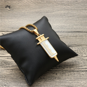 Collier à pendentif seringue en or à la mode, chaîne en alliage de zinc pour hommes, femmes, étudiants, couples, bijoux tendance - Product Image 2