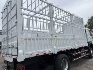 <span class=keywords><strong>4X4</strong></span> HOWO MINI Cargo Trucks <span class=keywords><strong>Camion</strong></span> de clôture léger adapté au conteneur - Product Image 4