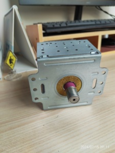Magnétron pour four à <span class=keywords><strong>micro</strong></span>-ondes compatible avec Galanz M24FB-610A 1KW, aluminium, pièces détachées d'origine pour équipement industriel de <span class=keywords><strong>micro</strong></span>-ondes - Product Image 2