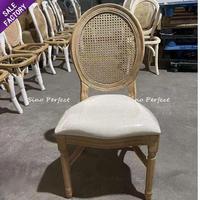 Chaise Louis en Bois Massif à Dossier Rond en Tissu Empilé de Style Français, Meilleures Ventes, pour Mariages et Événements