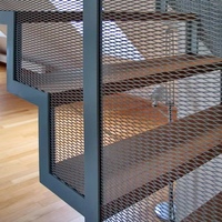 Escalier en colimaçon de style moderne avec marches en bois pour projets résidentiels et villas, pour un espace chaleureux