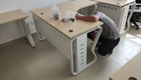 Bureau informatique modulaire en panneaux de bois moderne pour usage commercial et domestique - Design simple pour PDG, superviseurs et personnel