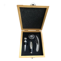 Kit d'accessoires pour bar : tire-bouchon, verseur, bouchon, coupe-cordons, coffret cadeau en bois motif échecs, 4 pièces, ouvre-bouteille, accessoires pour le vin