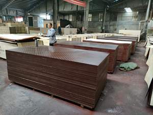 1220x2440mm 18mm <span class=keywords><strong>Film</strong></span> noir face contreplaqué Construction marine coffrage panneau phénolique eucalyptus/peuplier/pin noyau contreplaqué - Product Image 5