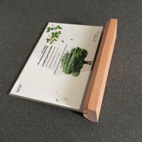 Support de signalisation de table en bois de hêtre en forme de T Takumi C801-C812 A4 pour affichage de menus de restaurant et décoration intérieure, impression UV personnalisée