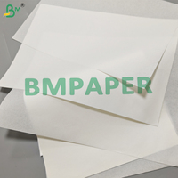 Papier sulfurisé blanc 38 g/m² résistant à la graisse et à l'huile pour doublures de barquettes 840 mm, compatible congélateur